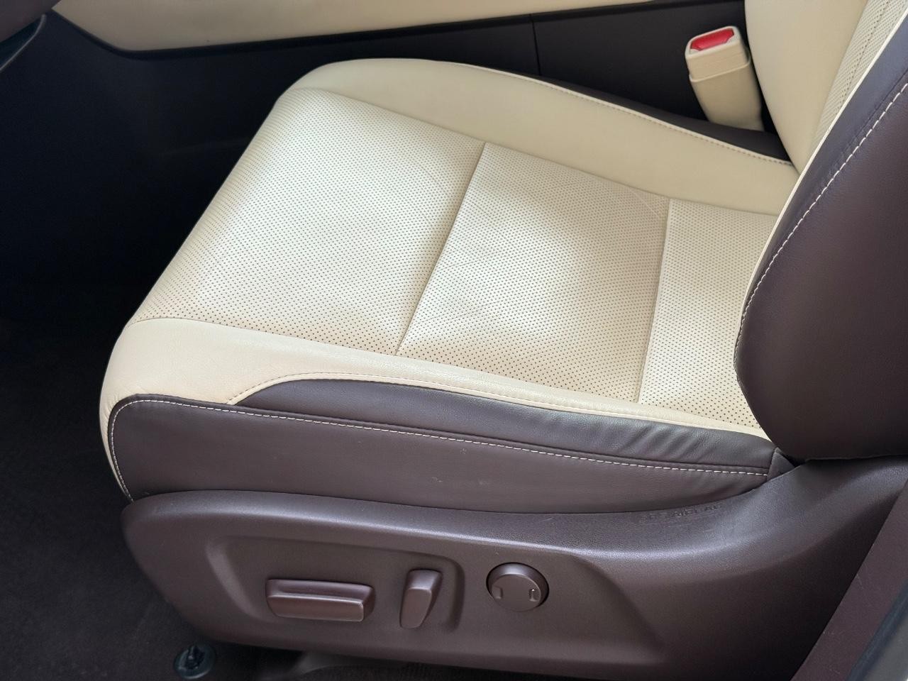 Lexus RX 450h Vehicle Image 24