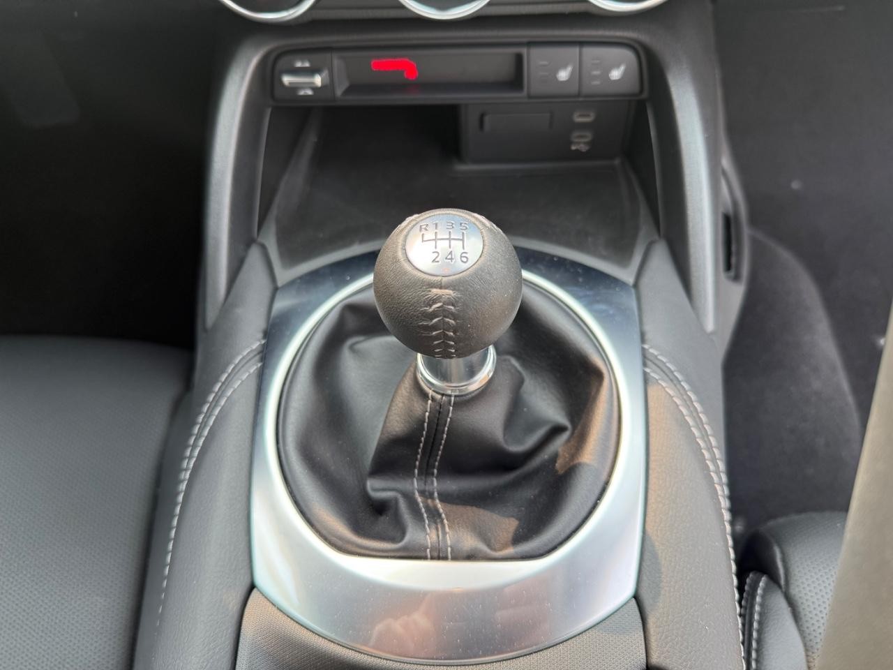 Mazda MX-5 Miata RF Vehicle Image 12