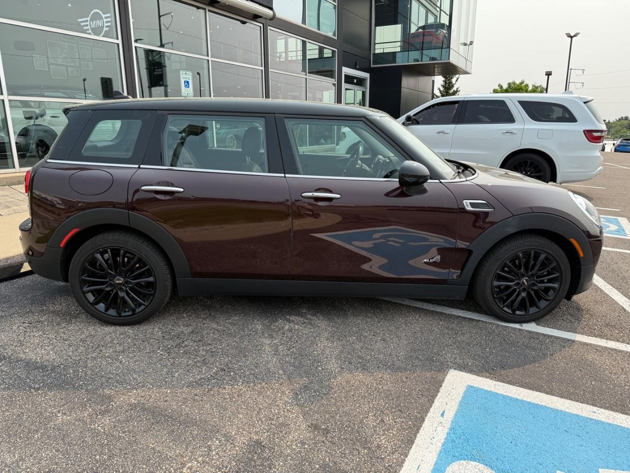 MINI Clubman Vehicle Image 02