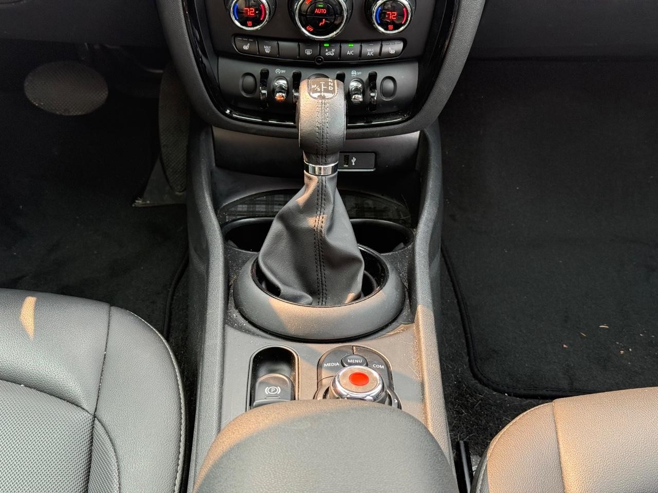 MINI Clubman Vehicle Image 13