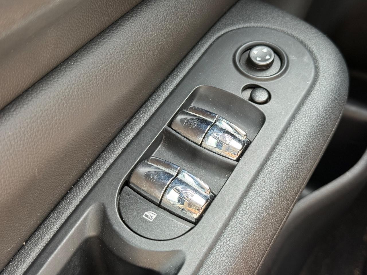 MINI Clubman Vehicle Image 21