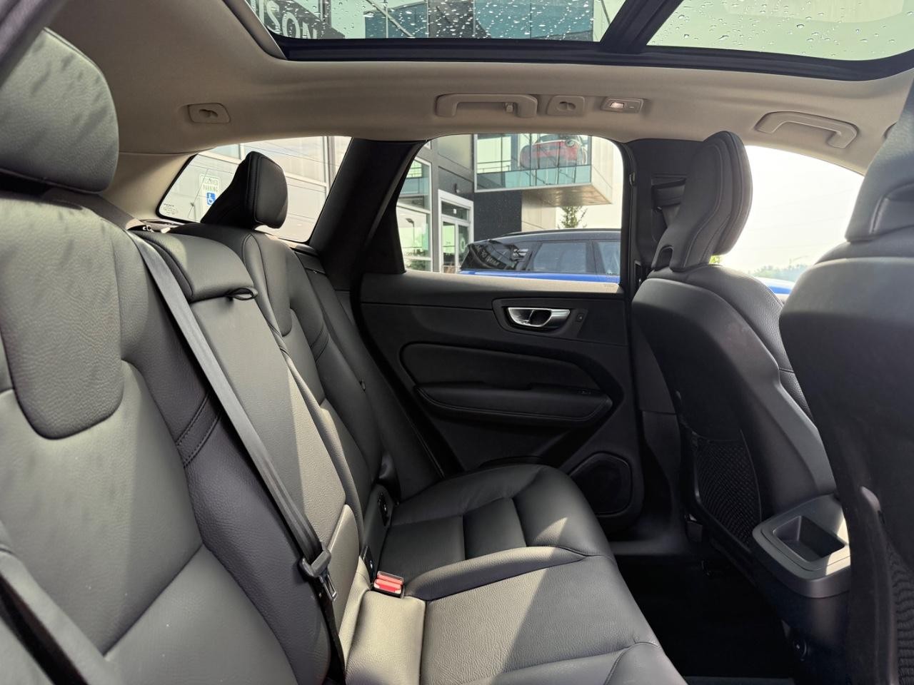 Volvo XC60 Vehicle Image 10