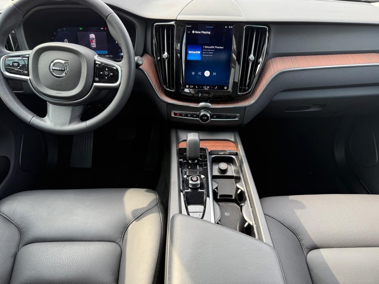 Volvo XC60 Vehicle Image 11