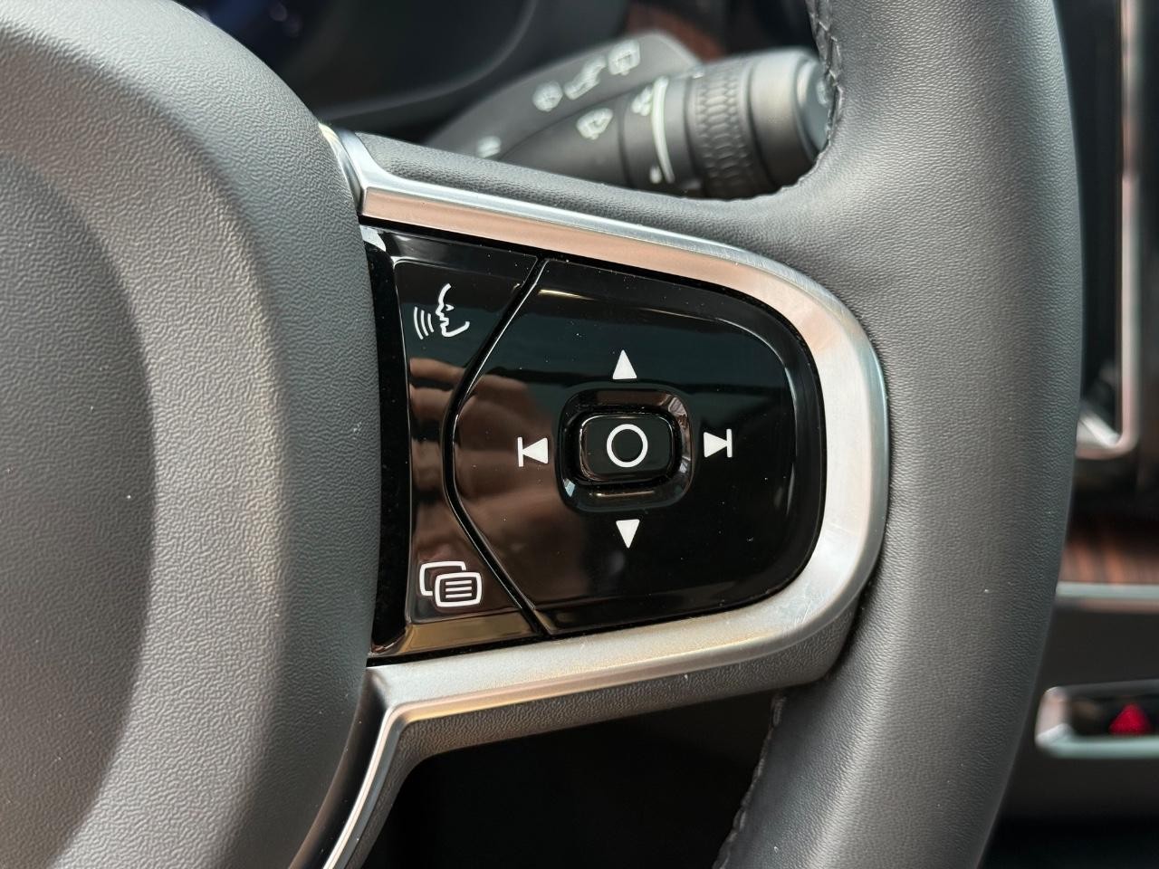 Volvo XC60 Vehicle Image 18