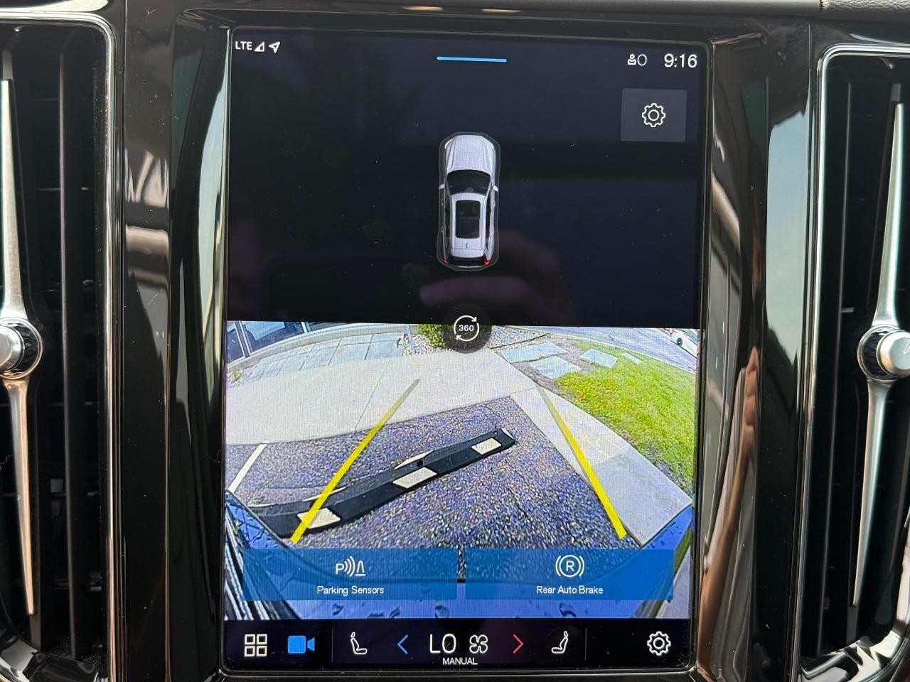 Volvo XC60 Vehicle Image 19