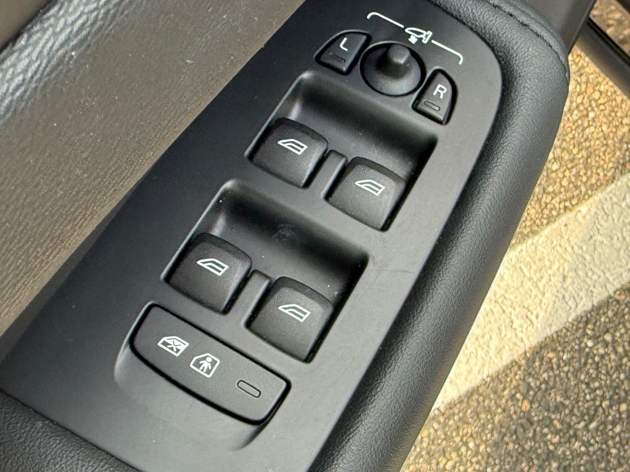 Volvo XC60 Vehicle Image 21