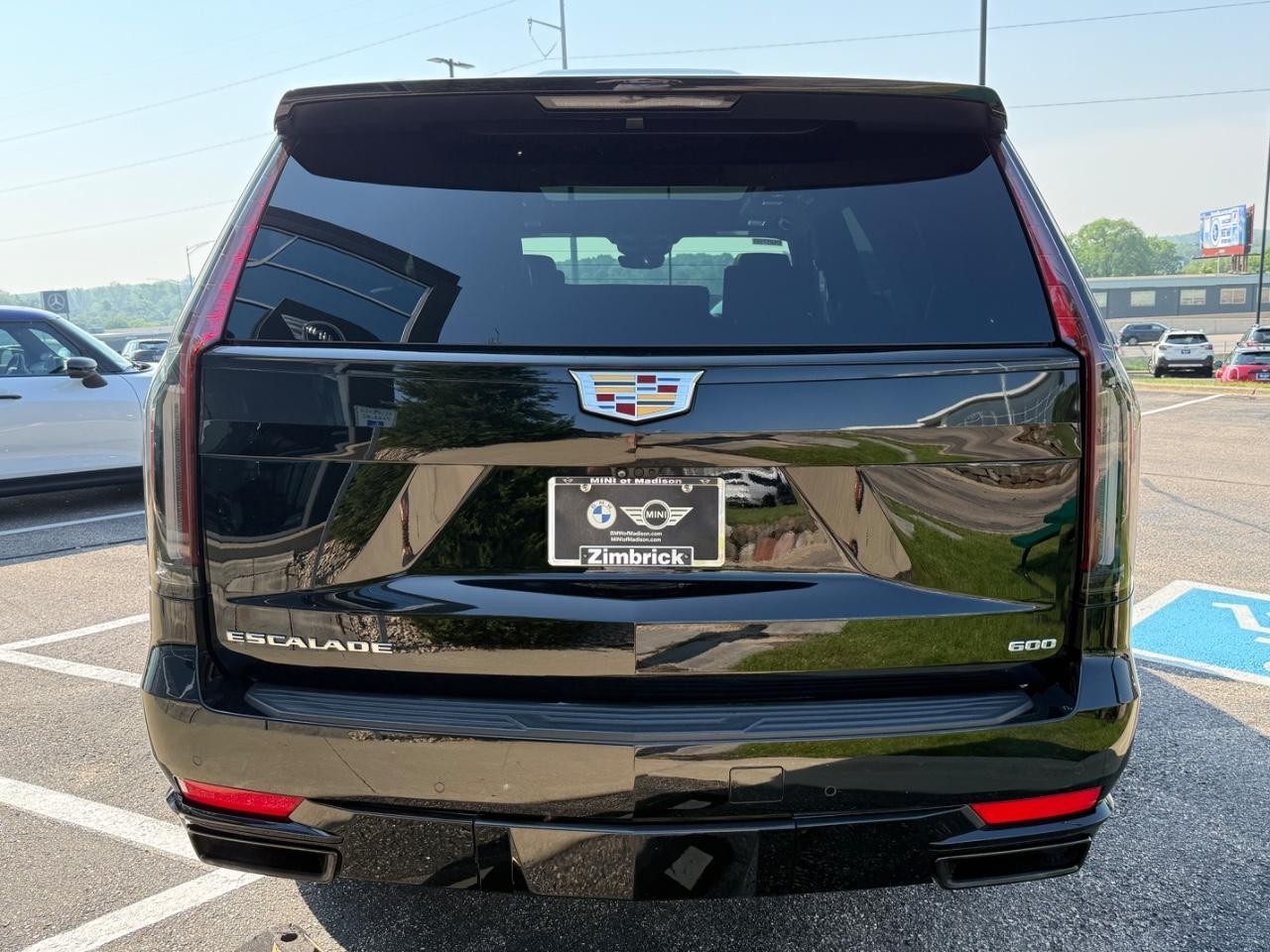 Cadillac Escalade Vehicle Image 04