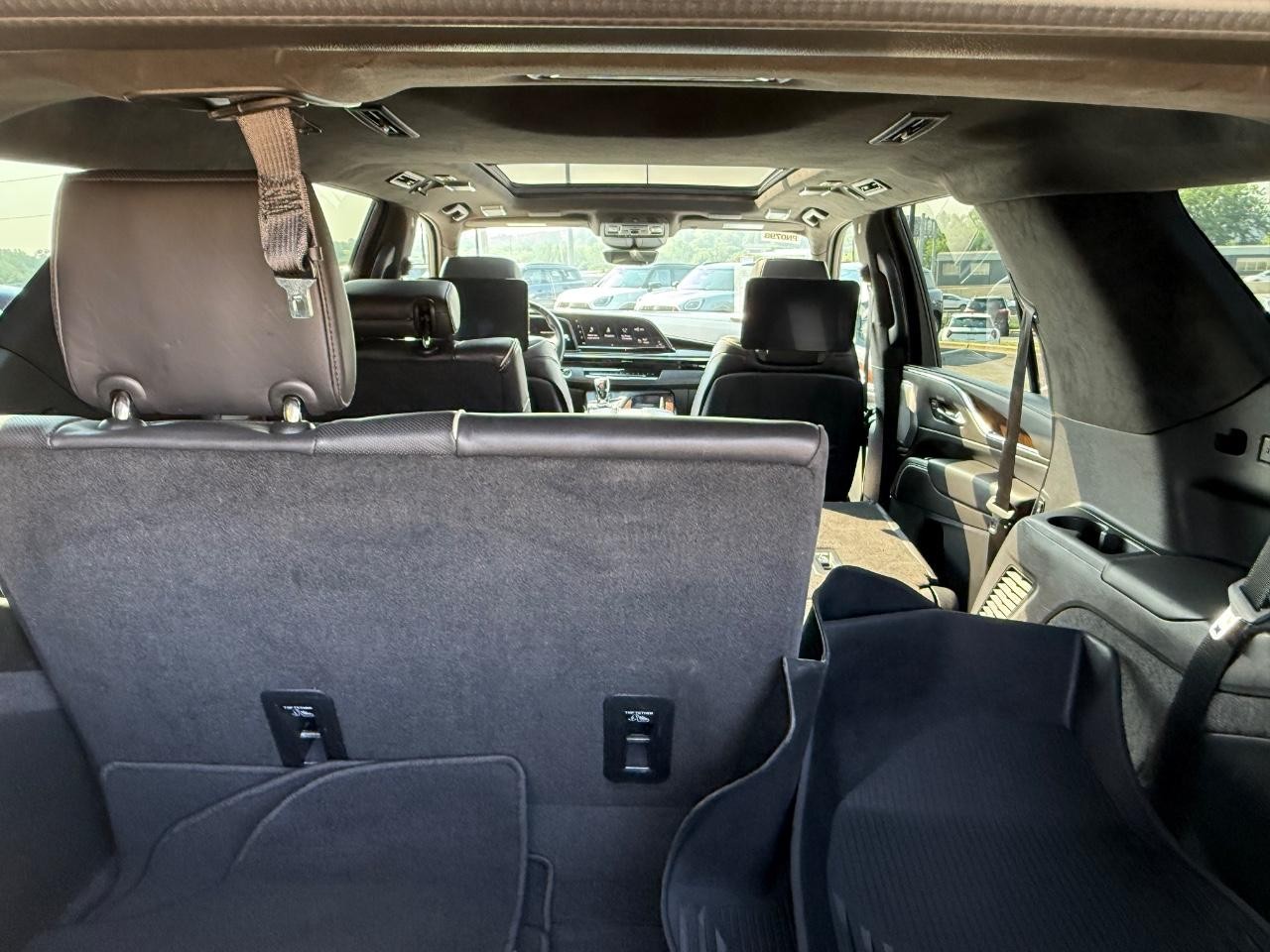 Cadillac Escalade Vehicle Image 05