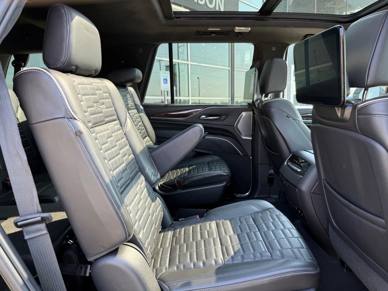 Cadillac Escalade Vehicle Image 10