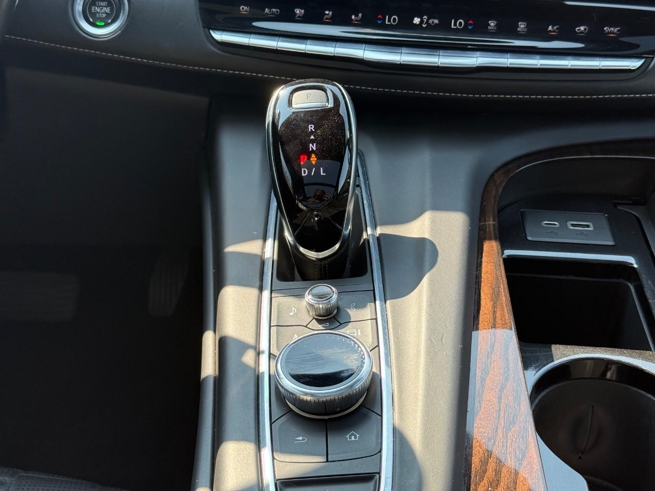 Cadillac Escalade Vehicle Image 16