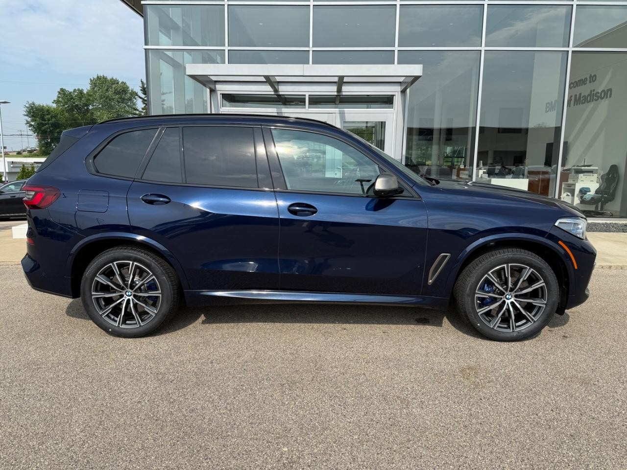 BMW X5 Vehicle Image 02
