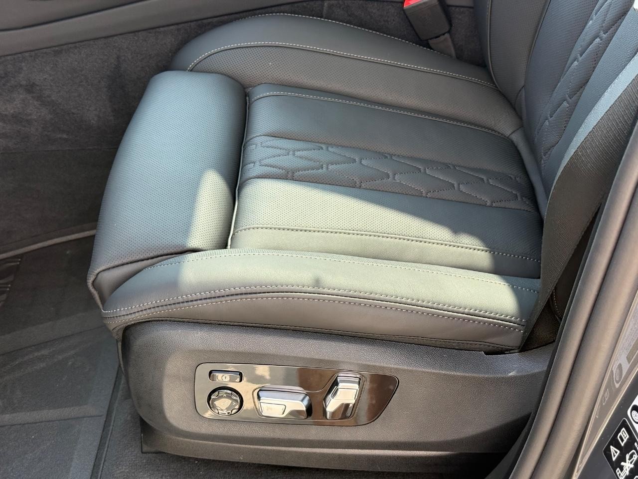 BMW X5 Vehicle Image 17