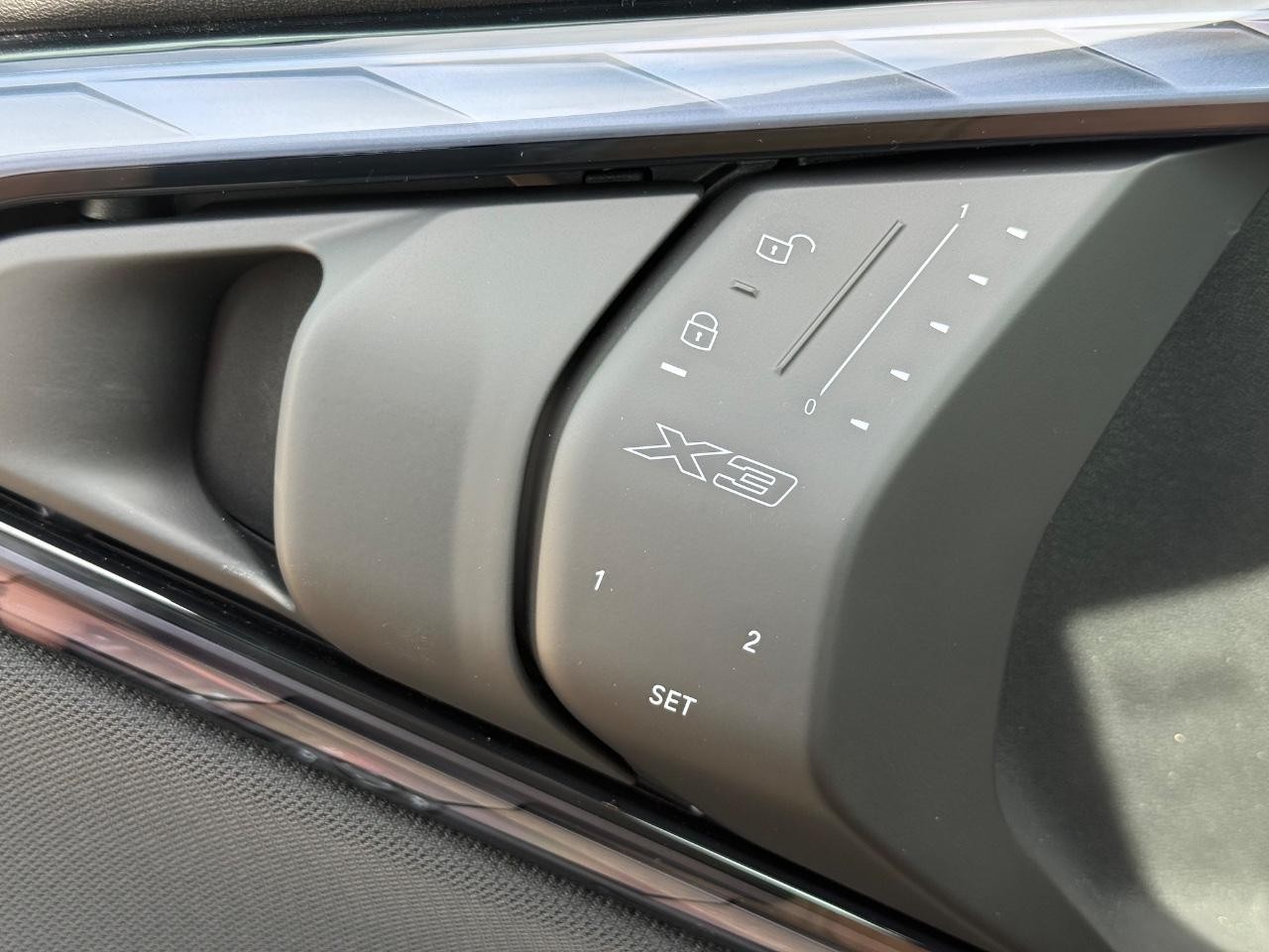 BMW X3 Vehicle Image 11