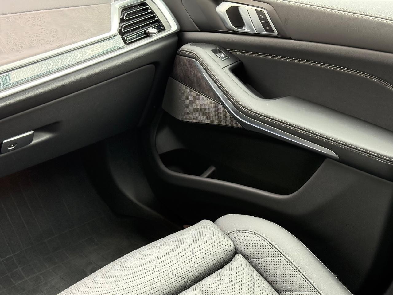 BMW X5 Vehicle Image 15