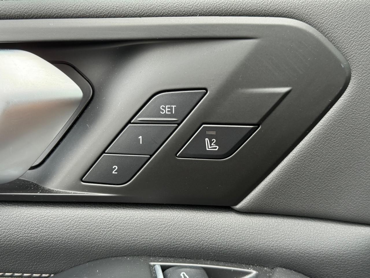 BMW X5 Vehicle Image 16