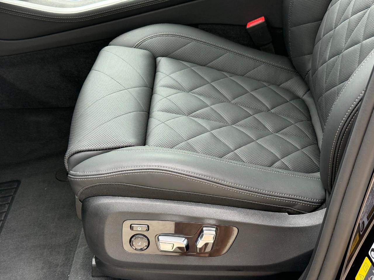 BMW X5 Vehicle Image 23