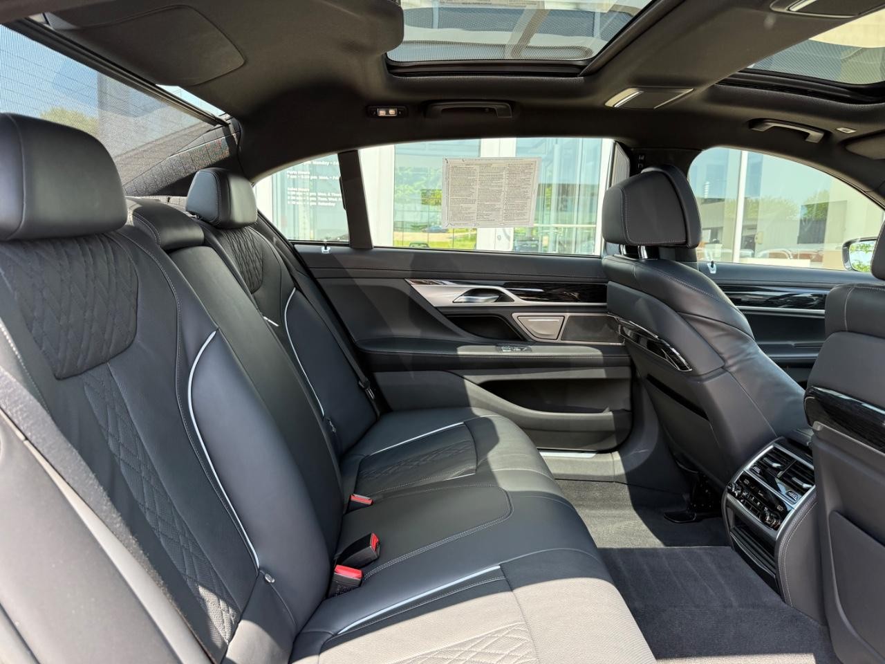 BMW 7 Series Vehicle Image 09