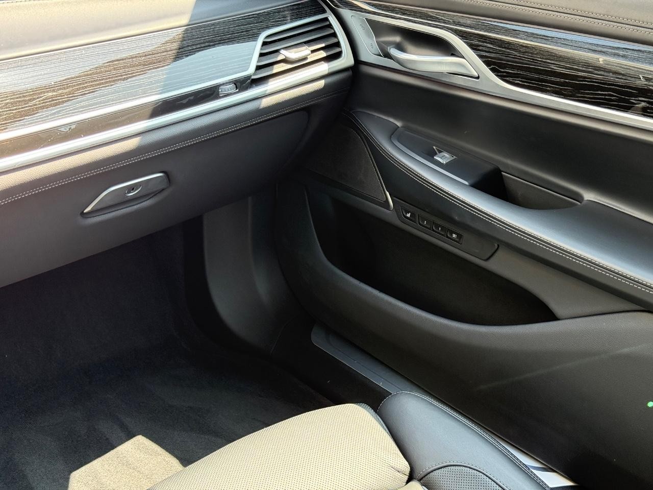 BMW 7 Series Vehicle Image 14
