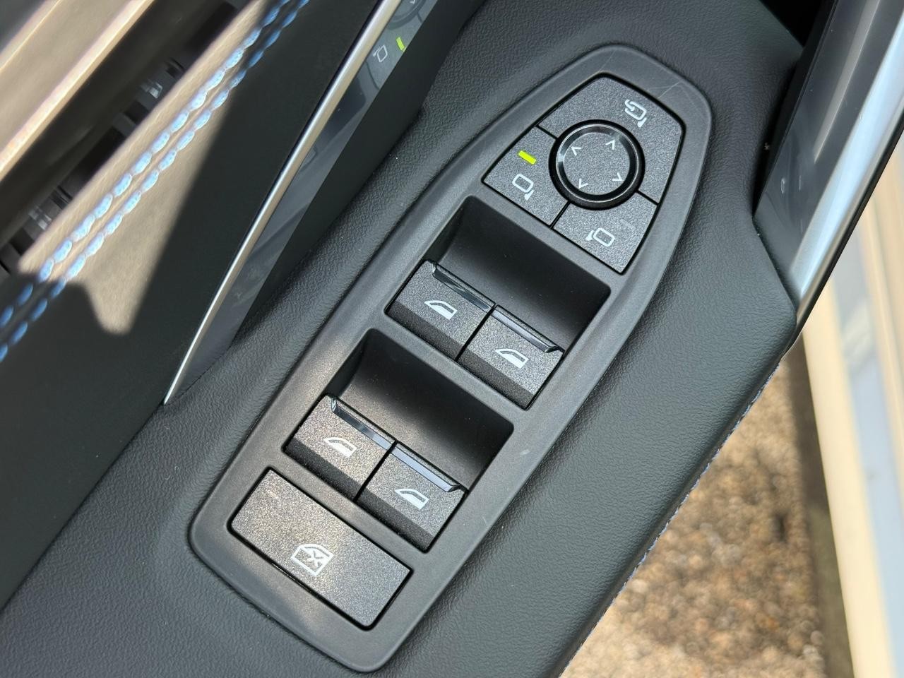 BMW X1 Vehicle Image 16