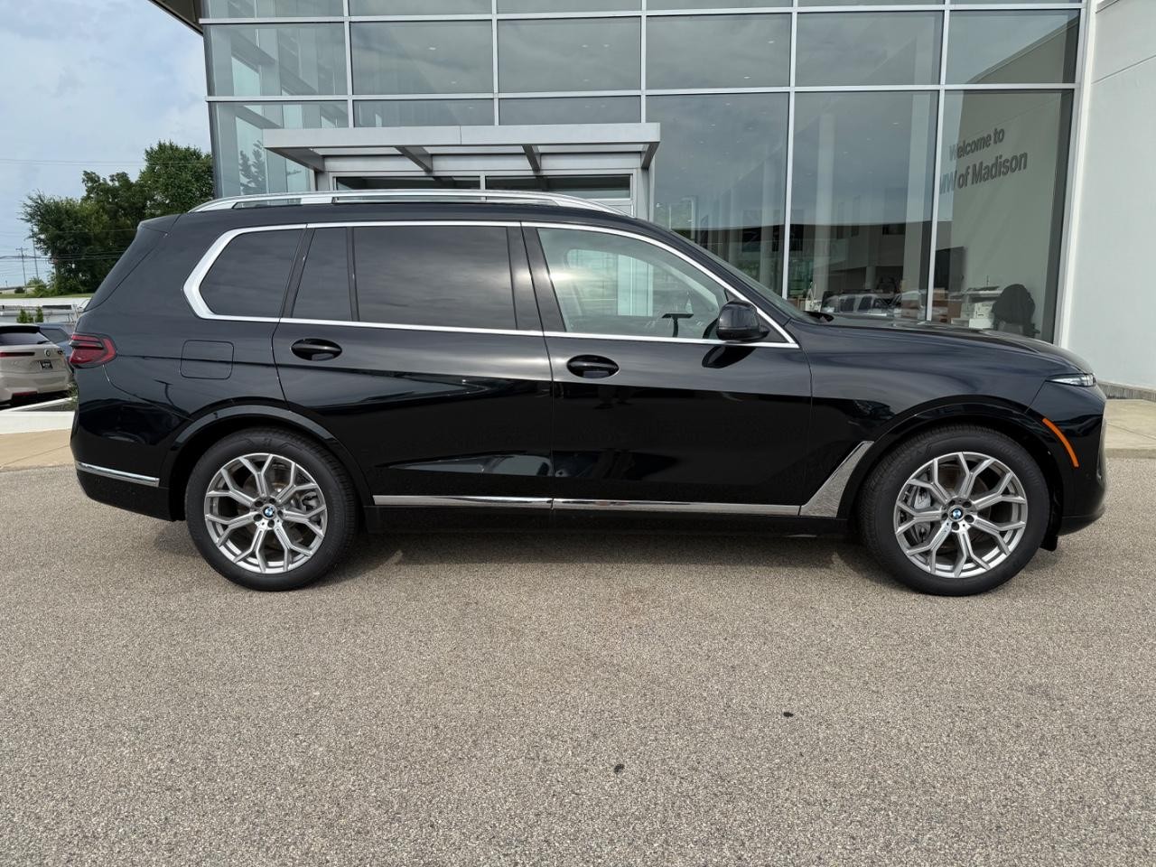 BMW X7 Vehicle Image 02
