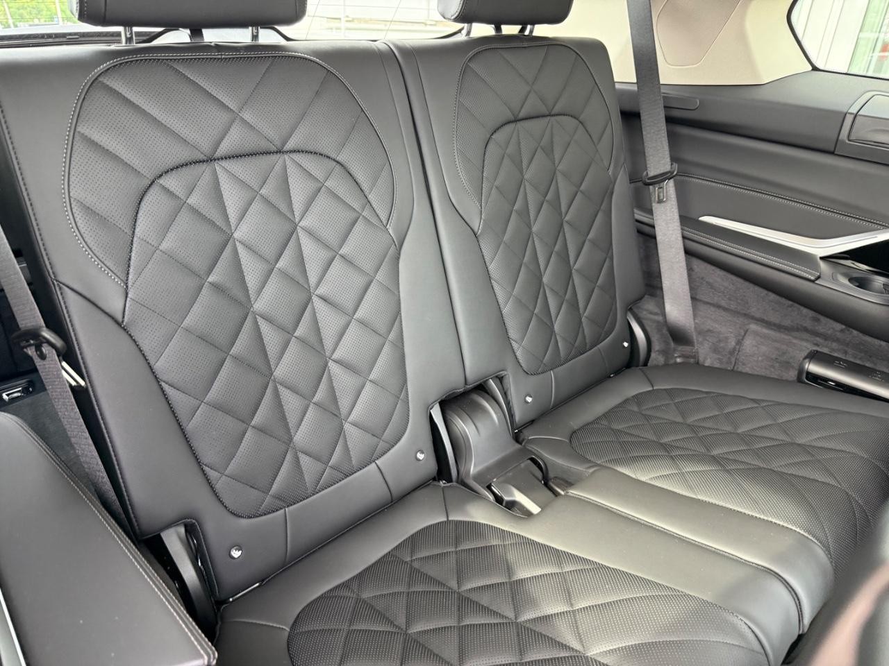BMW X7 Vehicle Image 05