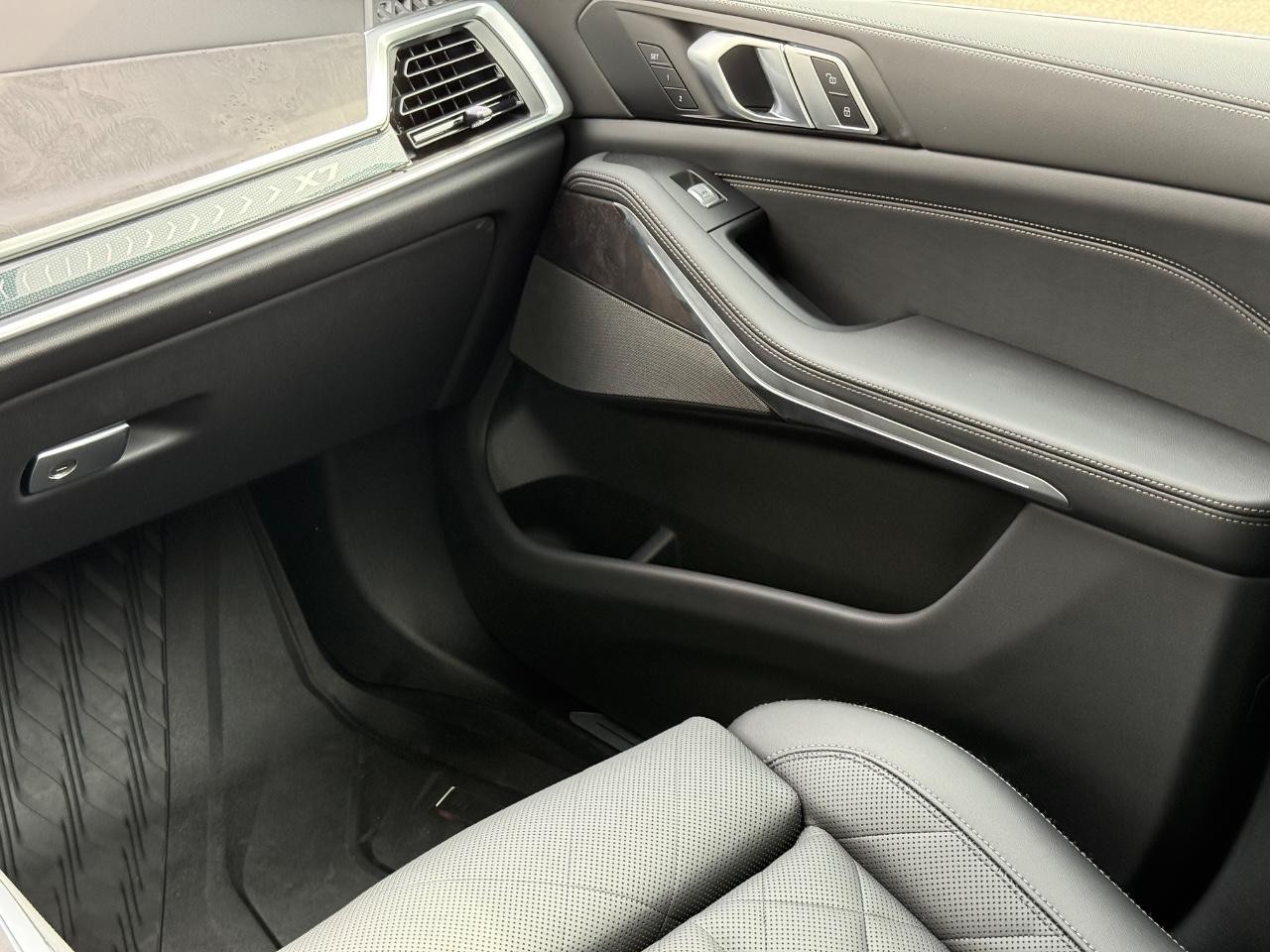 BMW X7 Vehicle Image 11