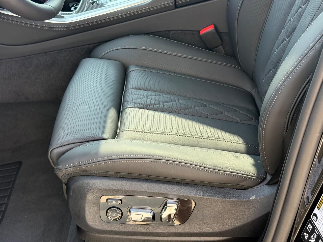 BMW X5 Vehicle Image 17