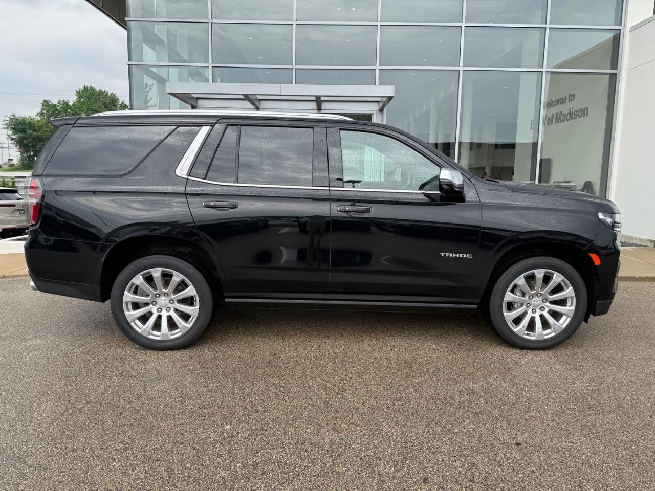 Chevrolet Tahoe Vehicle Image 02