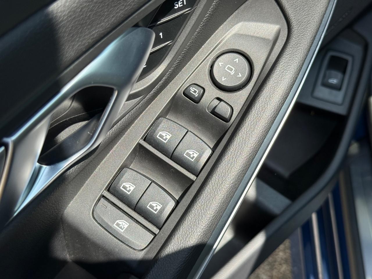 BMW 3 Series Vehicle Image 21
