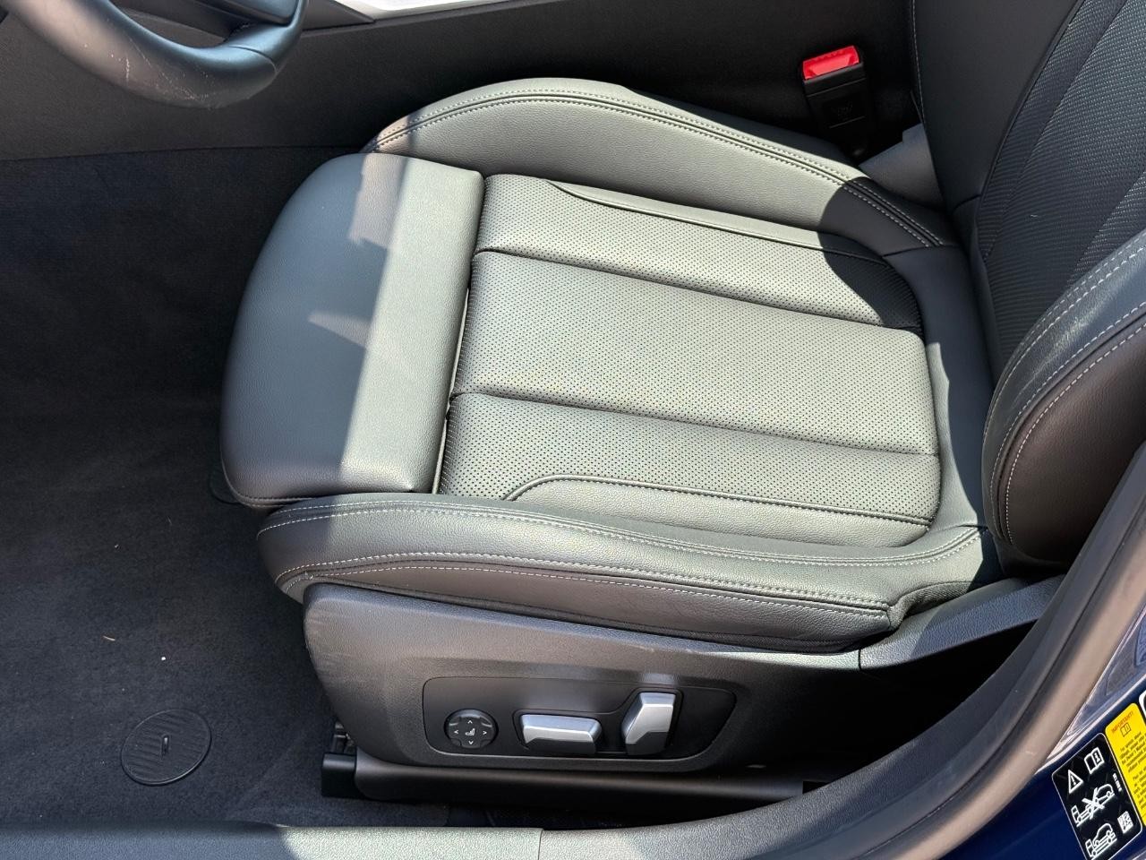 BMW 3 Series Vehicle Image 22