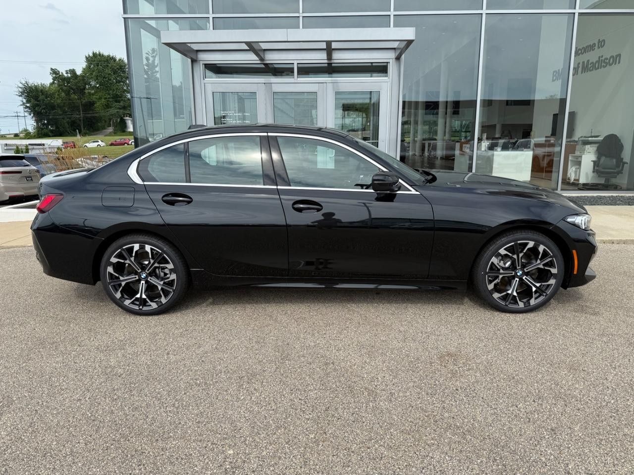 BMW 3 Series Vehicle Image 02