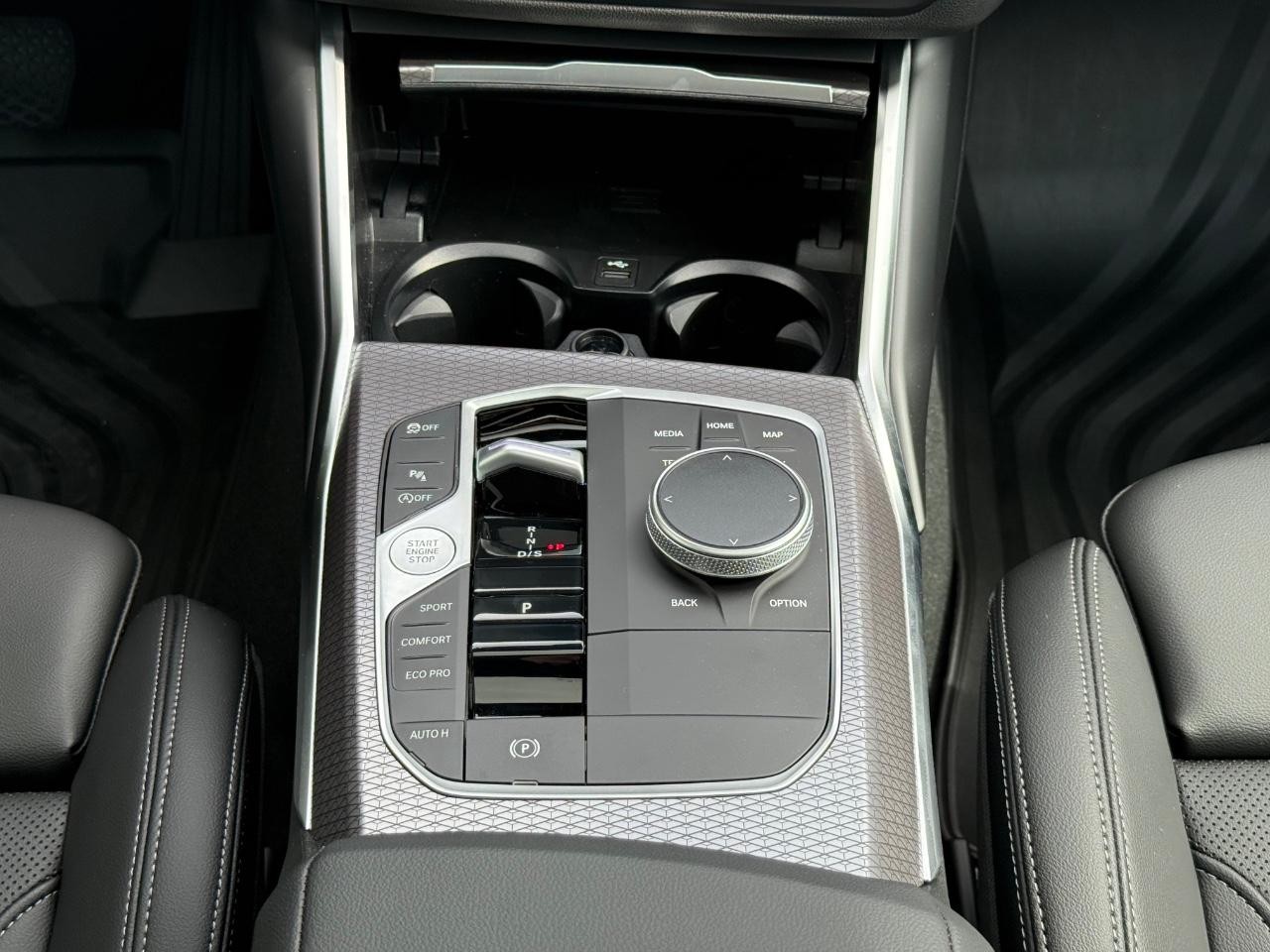 BMW 3 Series Vehicle Image 08