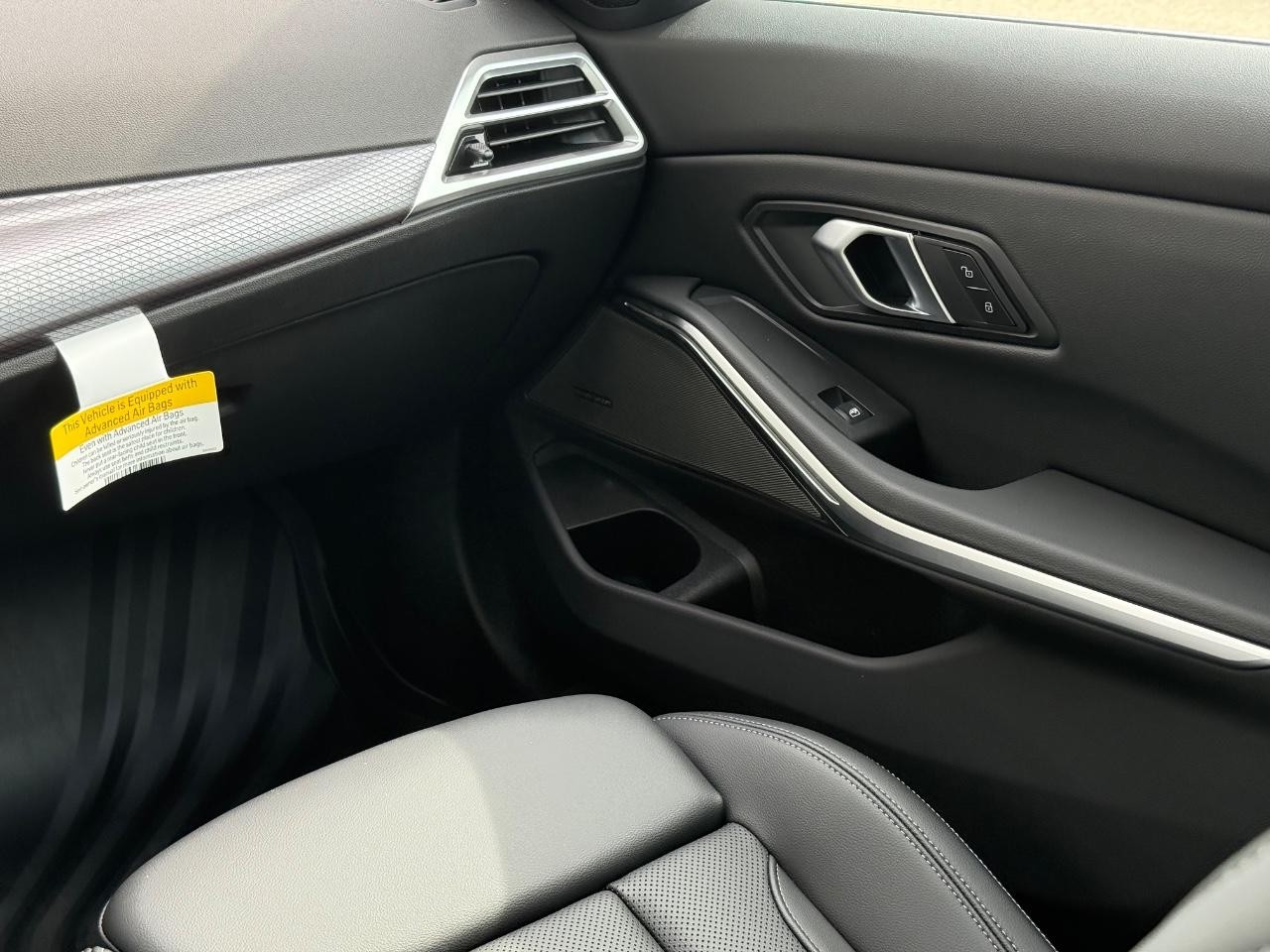 BMW 3 Series Vehicle Image 10