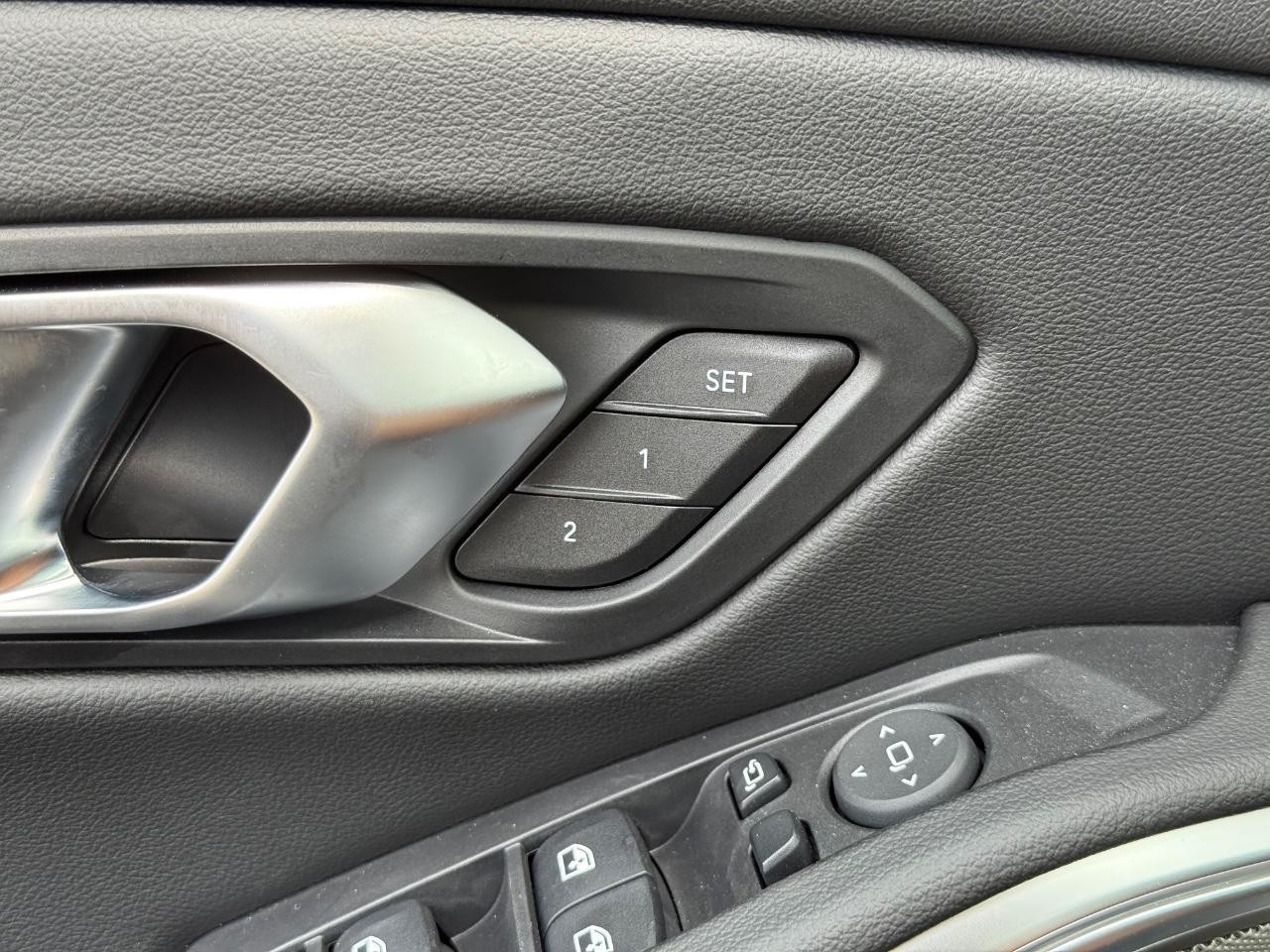 BMW 3 Series Vehicle Image 11