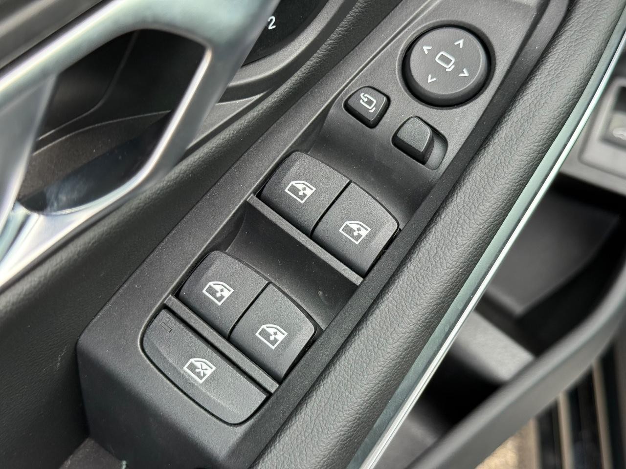 BMW 3 Series Vehicle Image 17