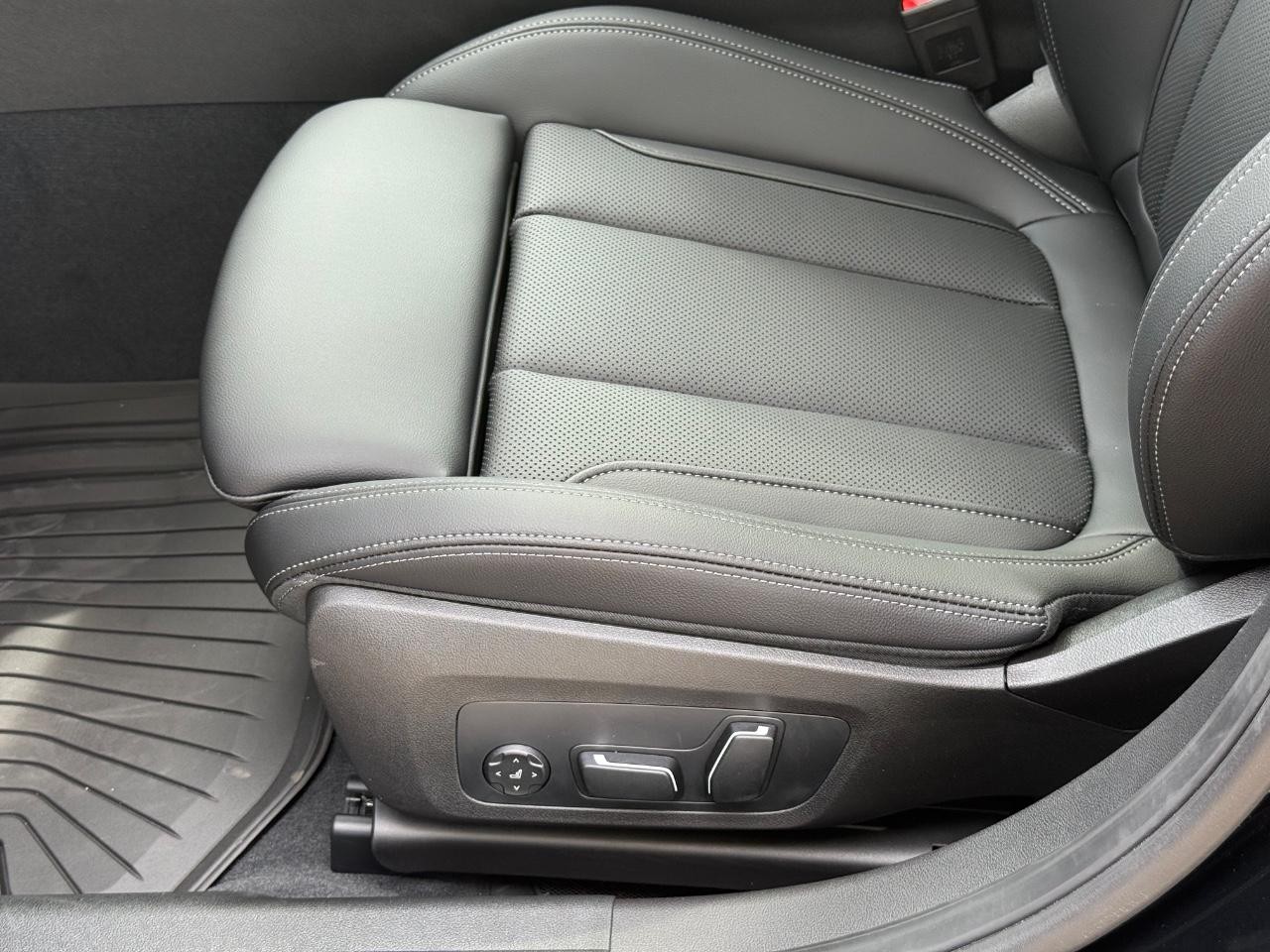 BMW 3 Series Vehicle Image 18