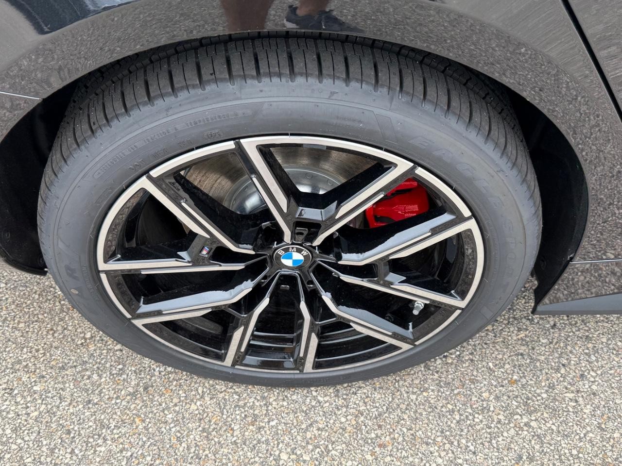 BMW i4 Vehicle Image 04