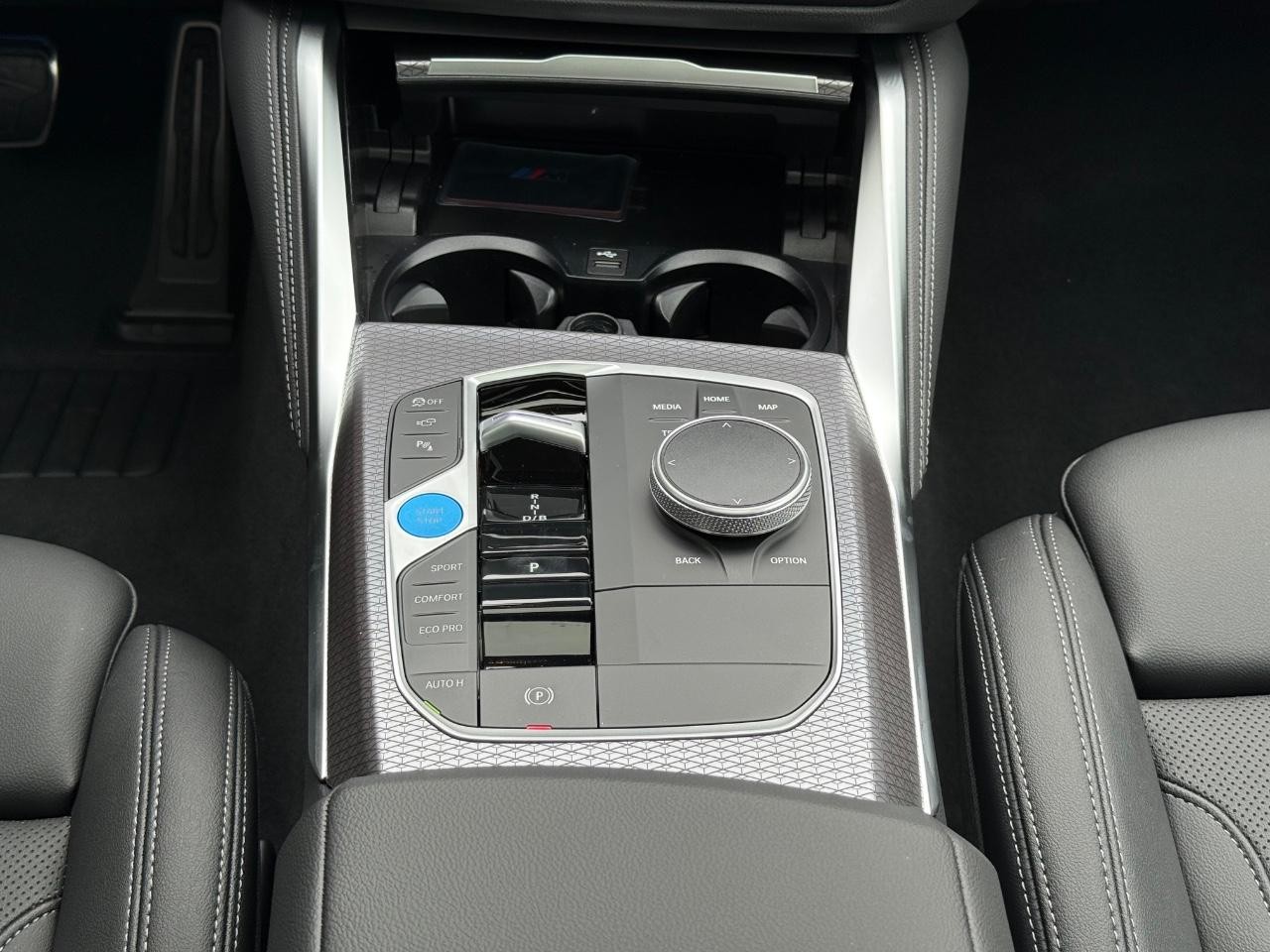 BMW i4 Vehicle Image 08
