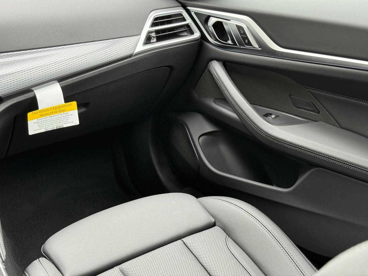 BMW i4 Vehicle Image 10