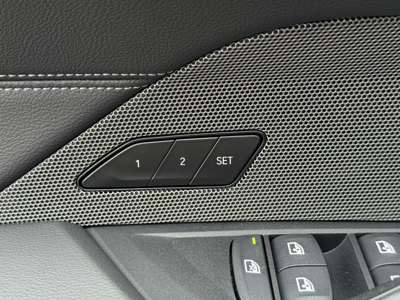 BMW i4 Vehicle Image 11