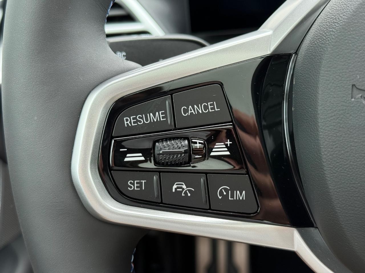 BMW i4 Vehicle Image 12