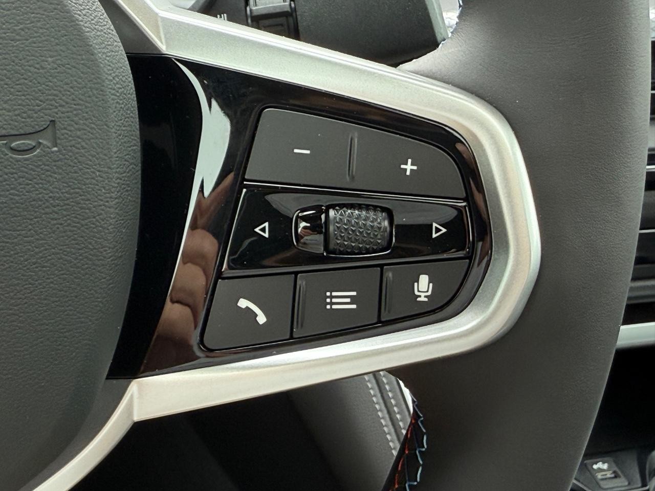 BMW i4 Vehicle Image 13