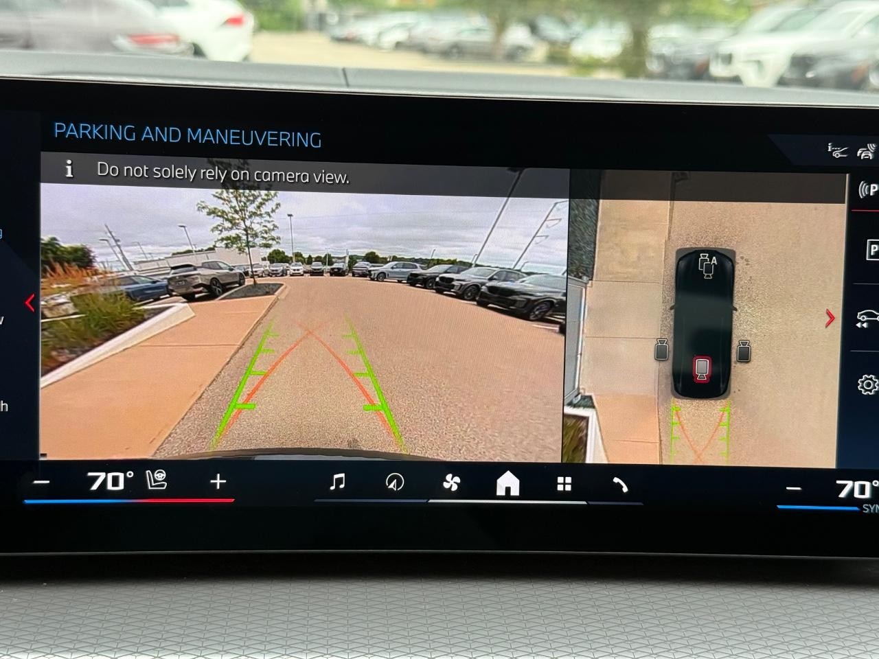 BMW i4 Vehicle Image 14