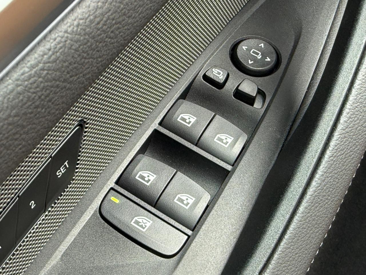 BMW i4 Vehicle Image 16