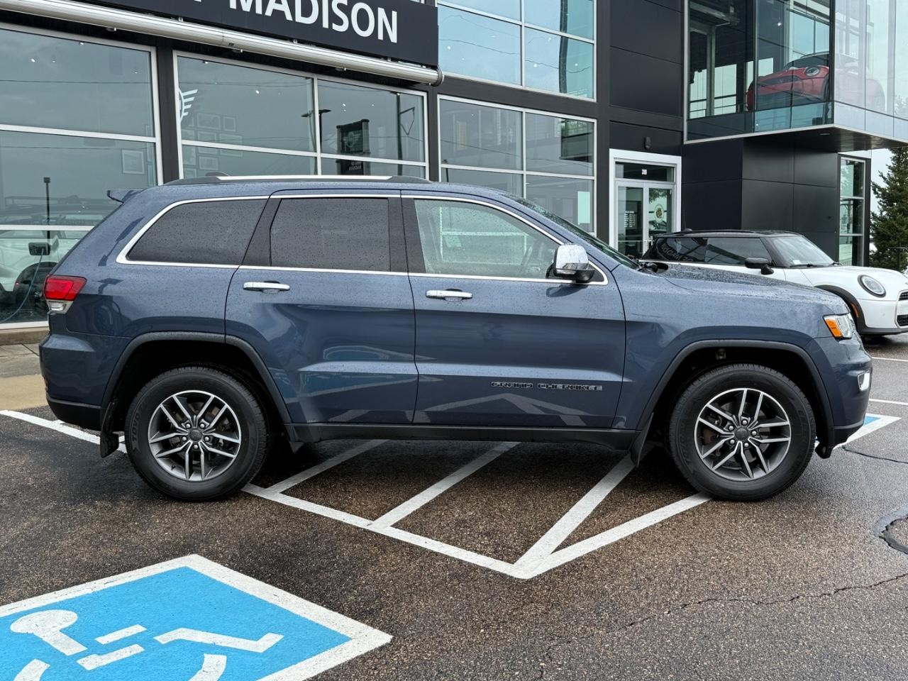 Jeep Grand Cherokee Vehicle Image 02