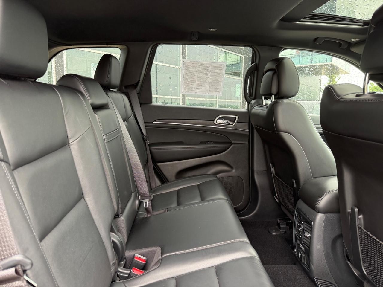Jeep Grand Cherokee Vehicle Image 10