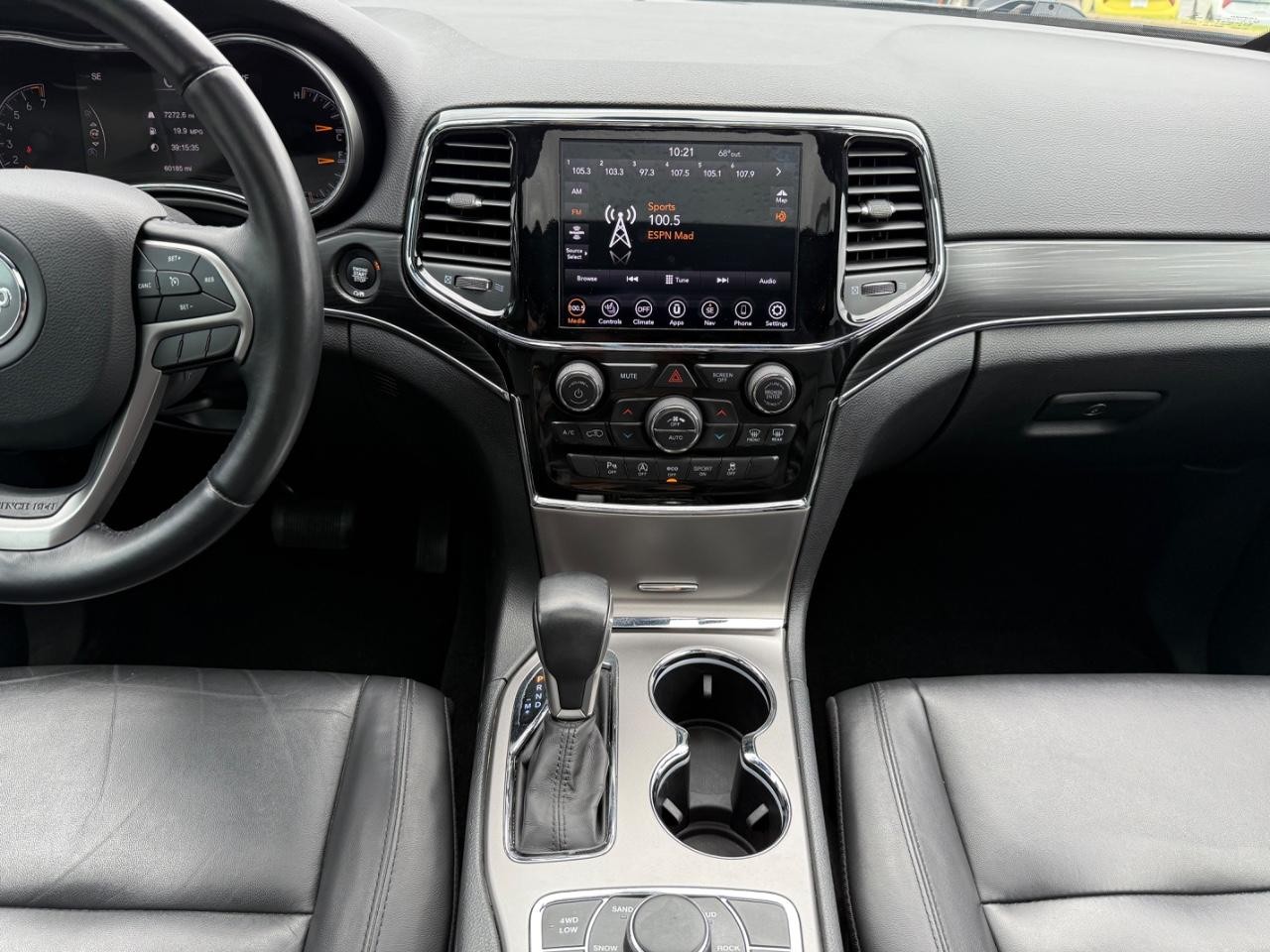 Jeep Grand Cherokee Vehicle Image 11