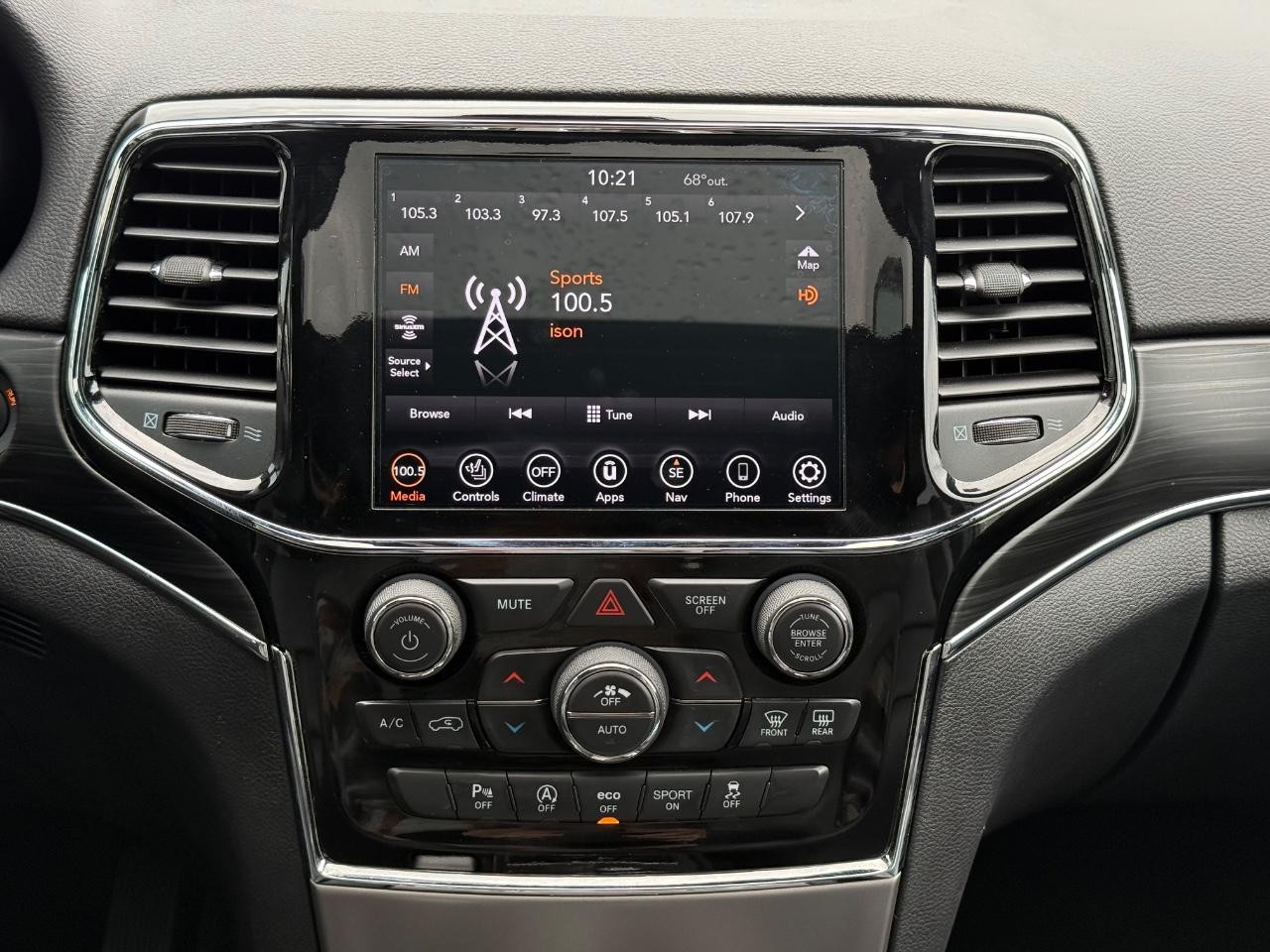 Jeep Grand Cherokee Vehicle Image 12
