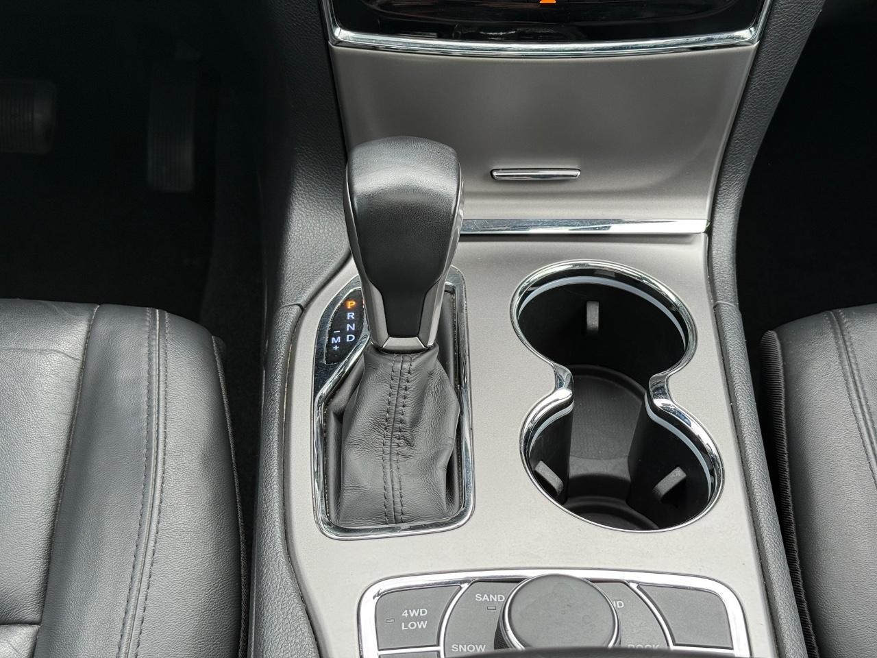 Jeep Grand Cherokee Vehicle Image 13