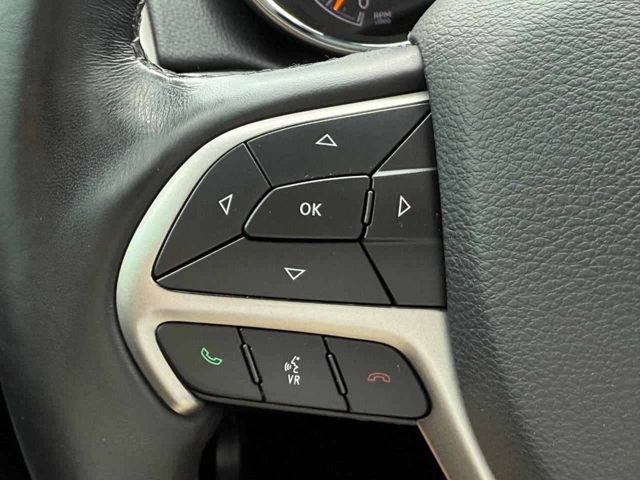 Jeep Grand Cherokee Vehicle Image 16